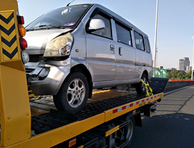 汽车道路救援如何应对各种意外情况？